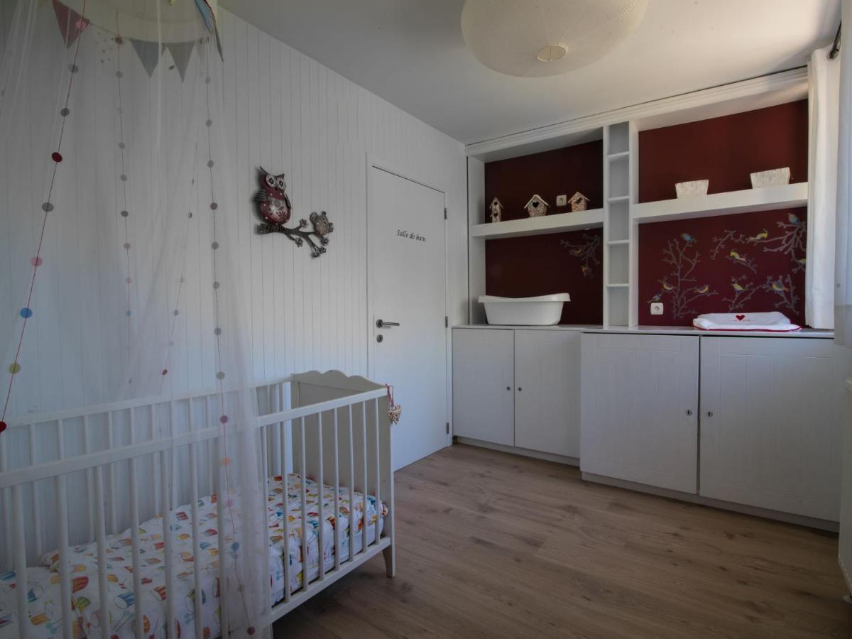 Leuk Huis Met Zwembad Cetturu Cameră foto